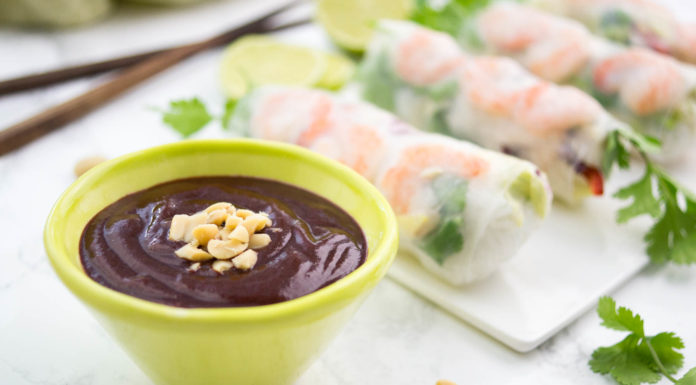 Hoisin-Erdnusssauce mit Erdnussbutter Rezept und Thai Sommerrolls