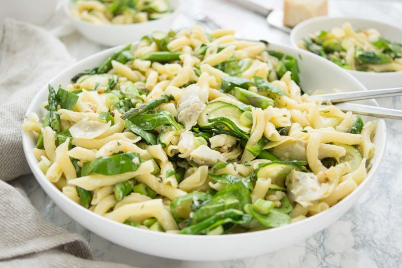 Spring Asparagus Pasta Salad with artichokes