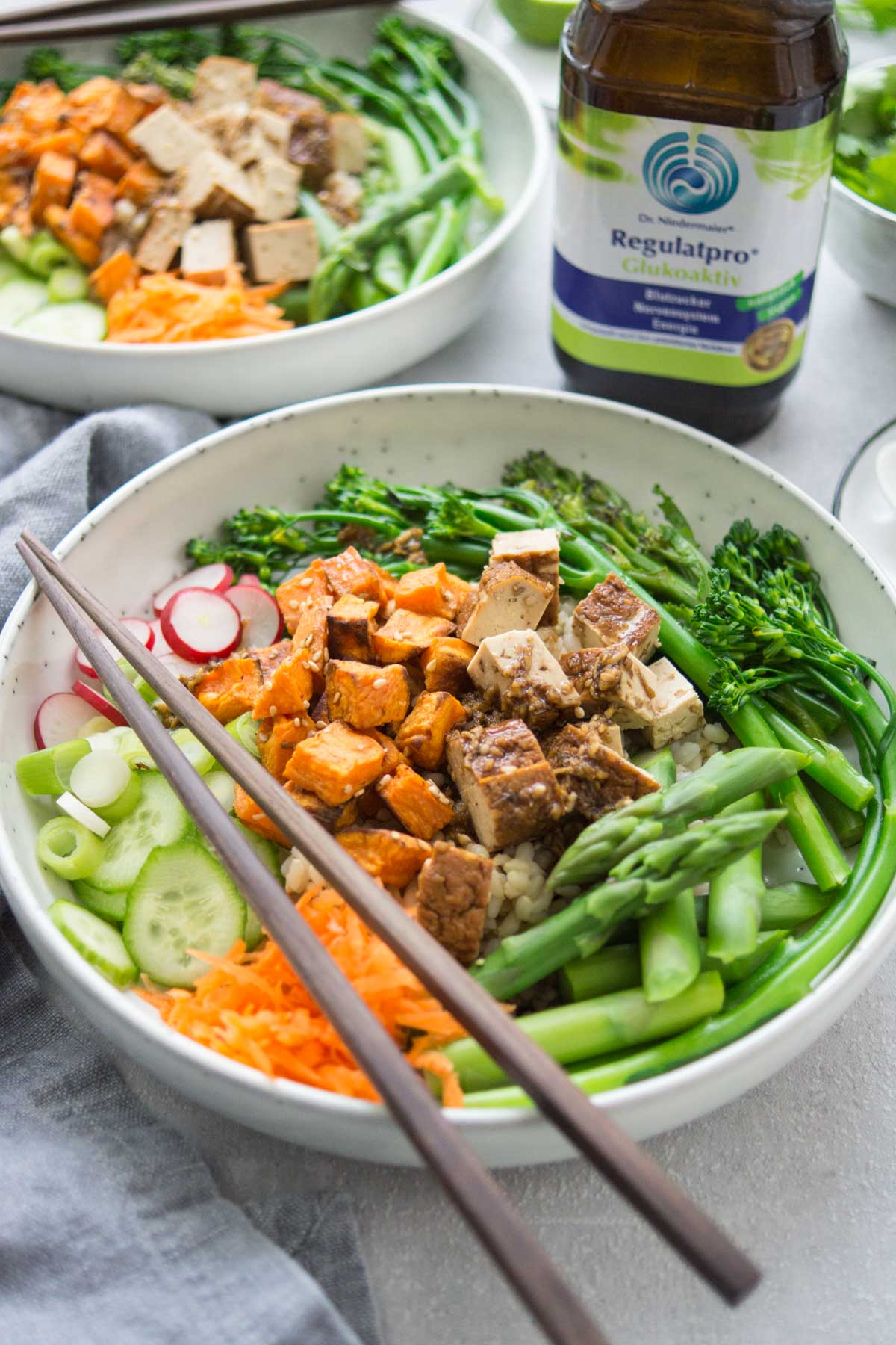 Poke Bowl Vegan Mit Sesam Mandel Rauchertofu Elle Republic