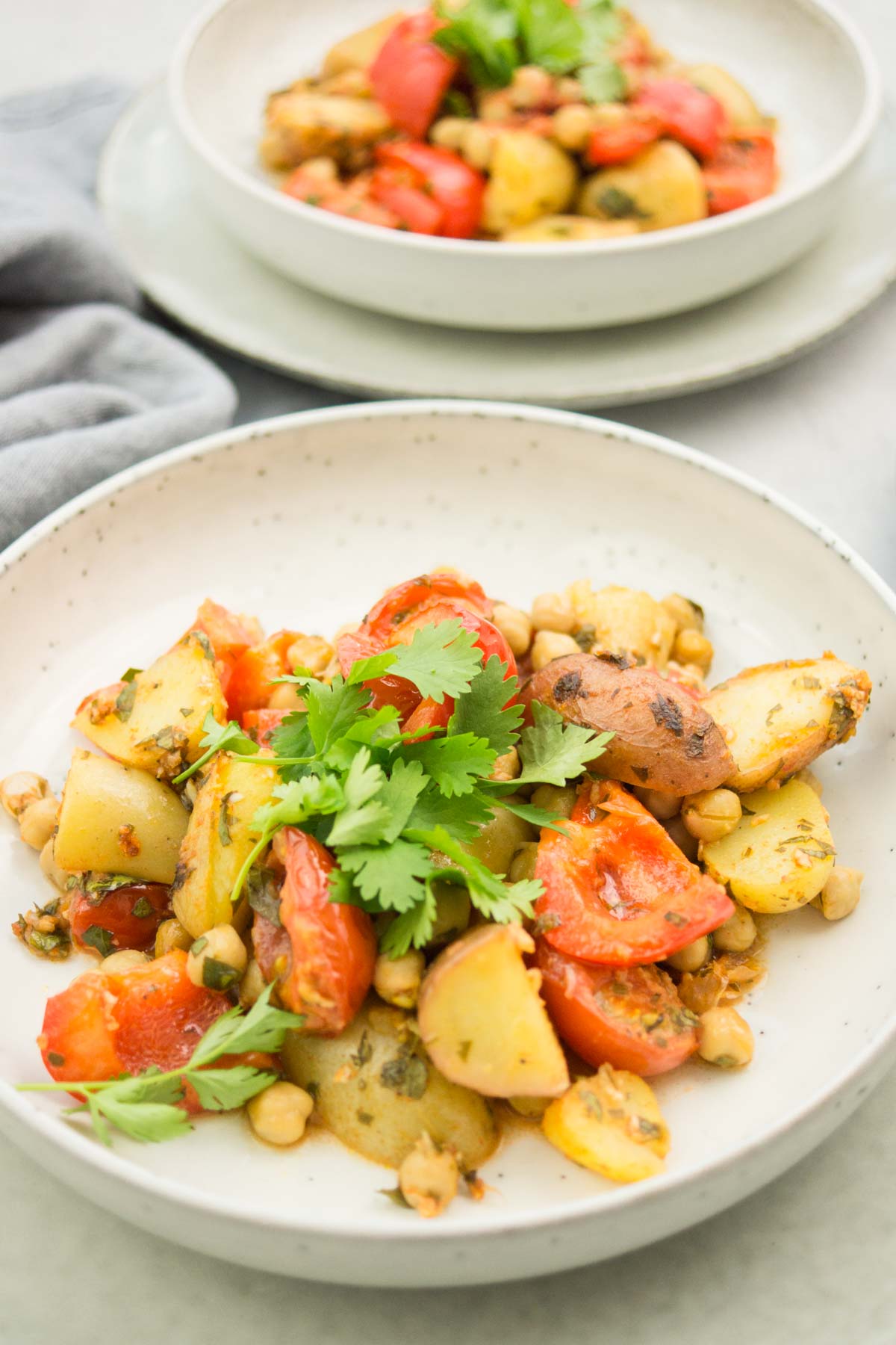 würziges Kartoffel-Tajine mit Kichererbsen, Tomaten, roter Paprika und Petersilie Rezept