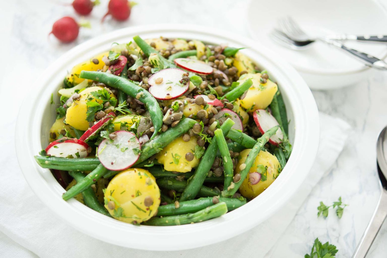 Kartoffelsalat mit Linsen &amp; grünen Bohnen Rezept | Elle Republic