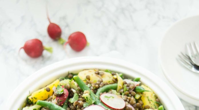 Kartoffelsalat mit Linsen und grünen Bohnen