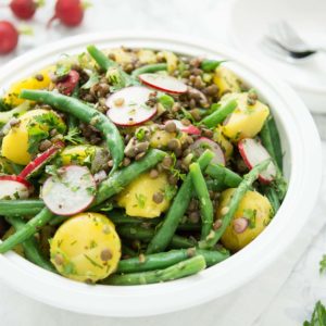 Kartoffelsalat mit Linsen und grünen Bohnen
