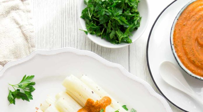 Gerösteter Spargel mit Romesco-Sauce und Petersilie Rezept