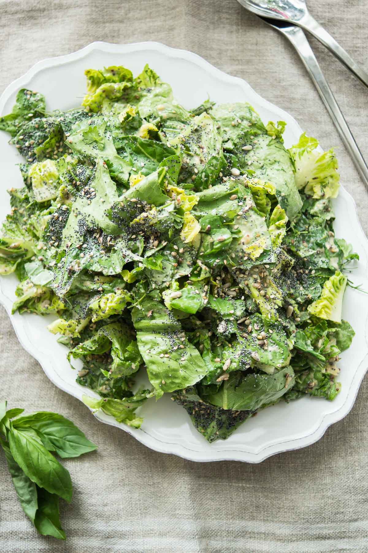 Veganer Caesar Salad mit Tahini-Dressing Rezept | Elle Republic