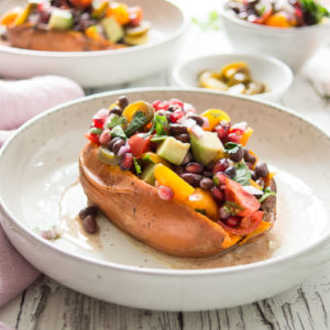 Süßkartoffel-Kumpir (Gefüllte Süßkartoffeln) mit schwarze Bohnen TexMex Salsa