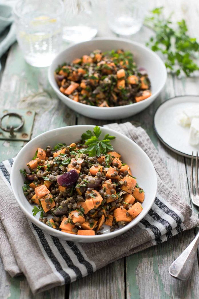 Gerösteter Süßkartoffel-Salat mit Linsen, Karotten und Mohn-Dressing Rezept , Vegan, Glutenfrei