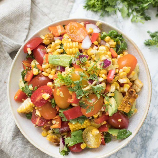 Einfaches Tomaten-Avocado-Maissalat Rezept, Vegan