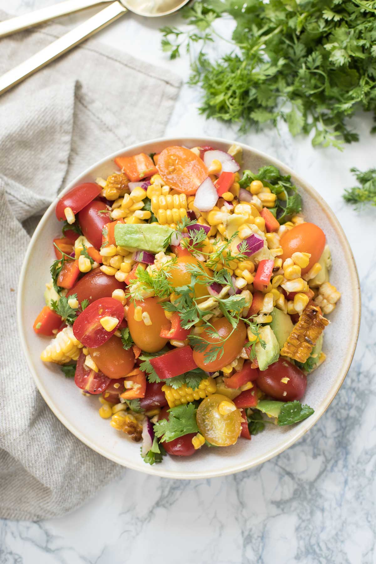 Tomaten-Avocado-Maissalat Rezept | Elle Republic | Gesund kochen