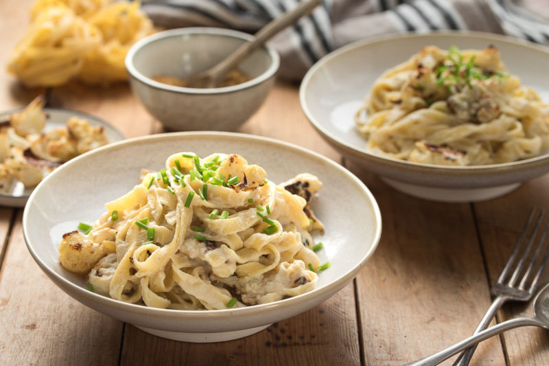 Vegane Fettuccine Alfredo mit Blumenkohl Rezept | Elle Republic