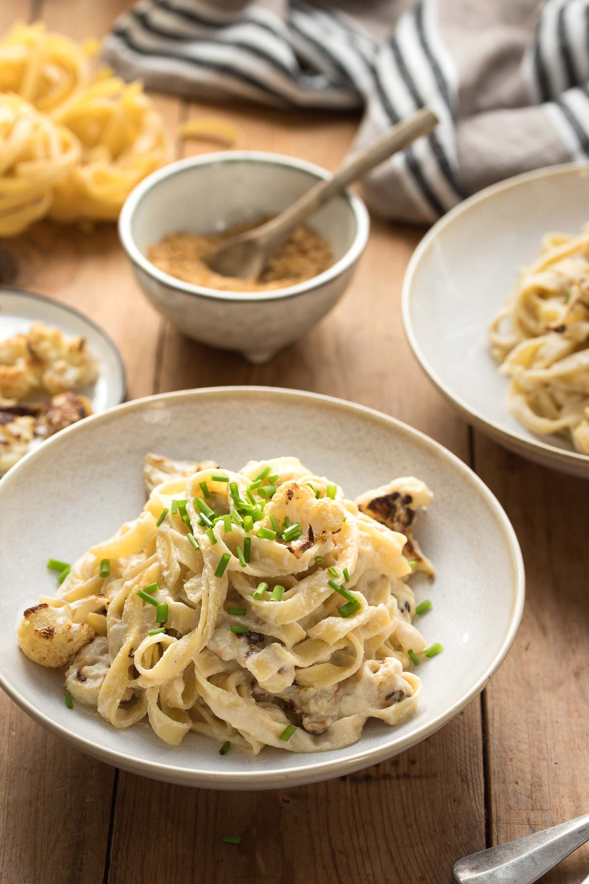 Vegane Fettuccine Alfredo mit Blumenkohl Rezept | Elle Republic