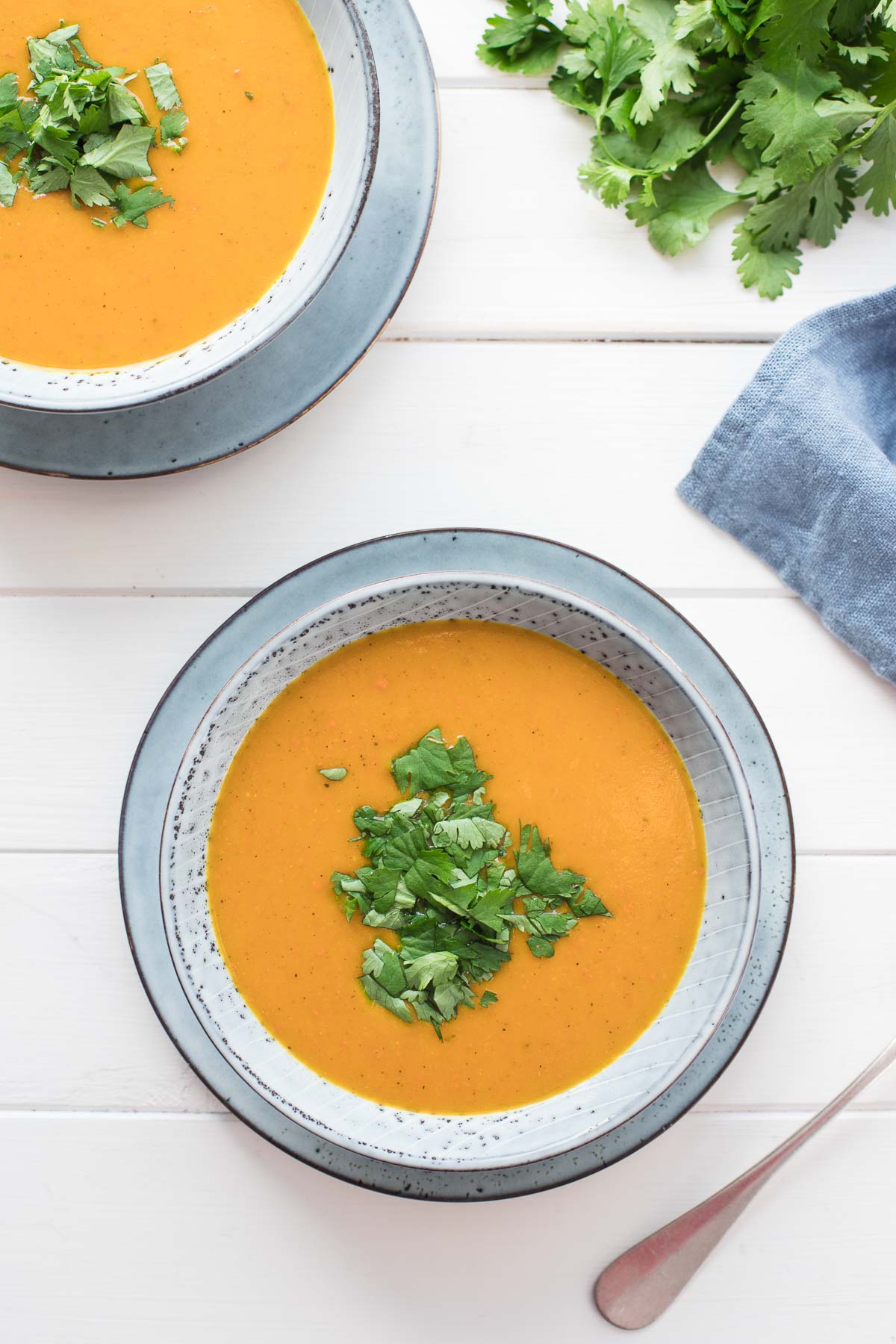 Schussel Kürbis-Suppe mit Curry und Kokosmilch, Vegane Rezept