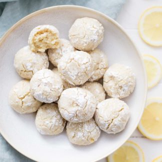 Einfaches Zitronen-Mandel-Kekse mit Puderzucker (glutenfrei)