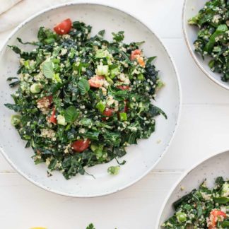 Tabouleh-Salat mit Schwarzkohl, Quinoa, Tomaten, vegan rezept