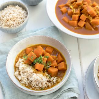 Rotes Curry mit Süßkartoffeln, Kokosmilch, Kurkuma & Limetten, Thai Curry Veganes Rezept