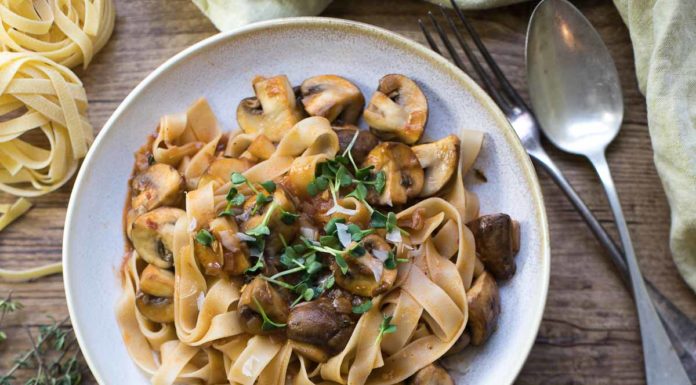 Pasta mit Pilzen und Thymian (Nudel-Pilz-Pfanne Rezept)