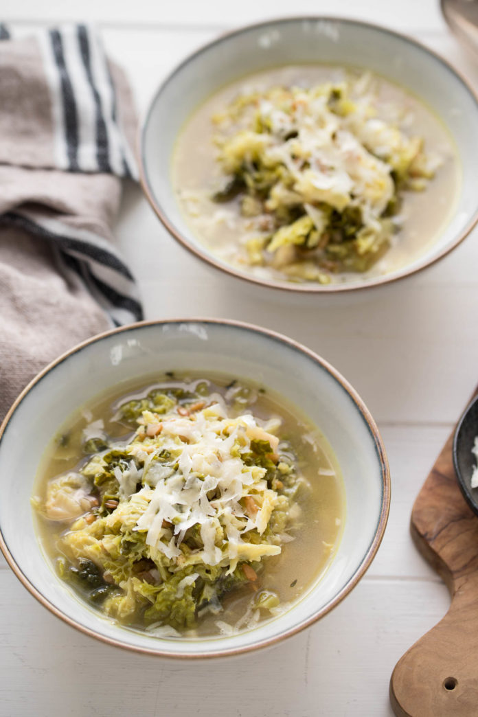 Wirsing-Suppe mit Grünkern, vegetarisch Rezept