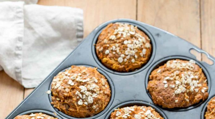 Frühstücks-Muffins mit Apfel, Karotten, Dinkel