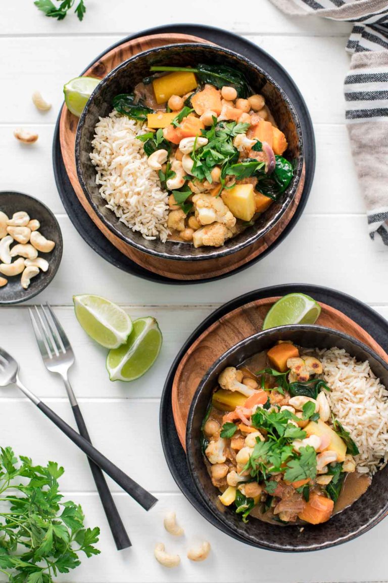 Korma Curry mit Kichererbsen, Kokosmilch & geröstetem Gemüse, vegetarische Rezept