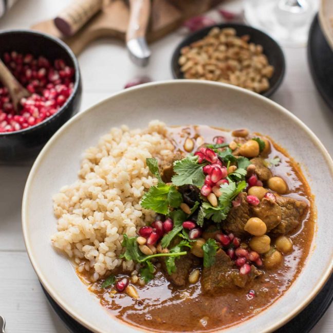 Orientalischer Lammeintopf mit Kichererbsen, Oliven, Cranberries