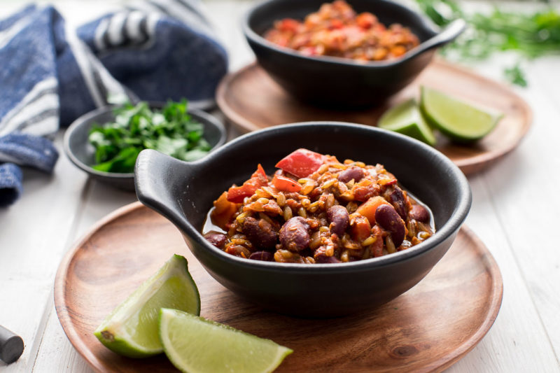 Vegetarisches Chili mit Grünkern Rezept | Elle Republic