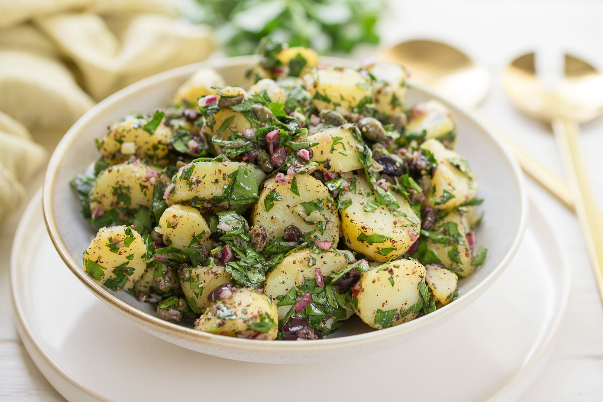 Mediterraner Kartoffelsalat mit Sumach-Dressing Rezept | Elle Republic