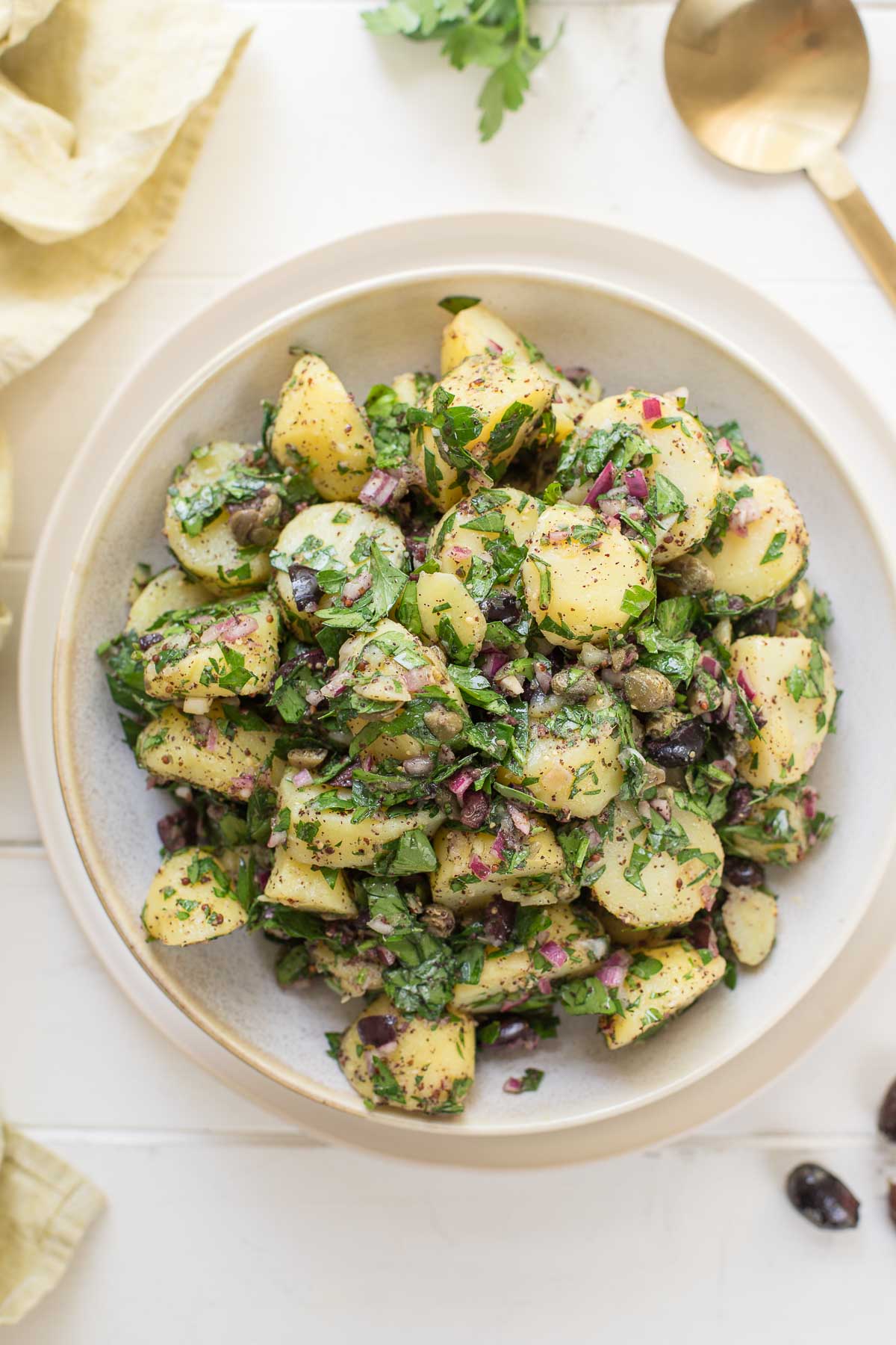 Mediterraner Kartoffelsalat mit Sumach-Dressing, vegane Rezept