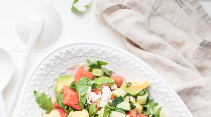 Wassermelonensalat mit Feta, Gurke, Rucola, Minze & Avocado