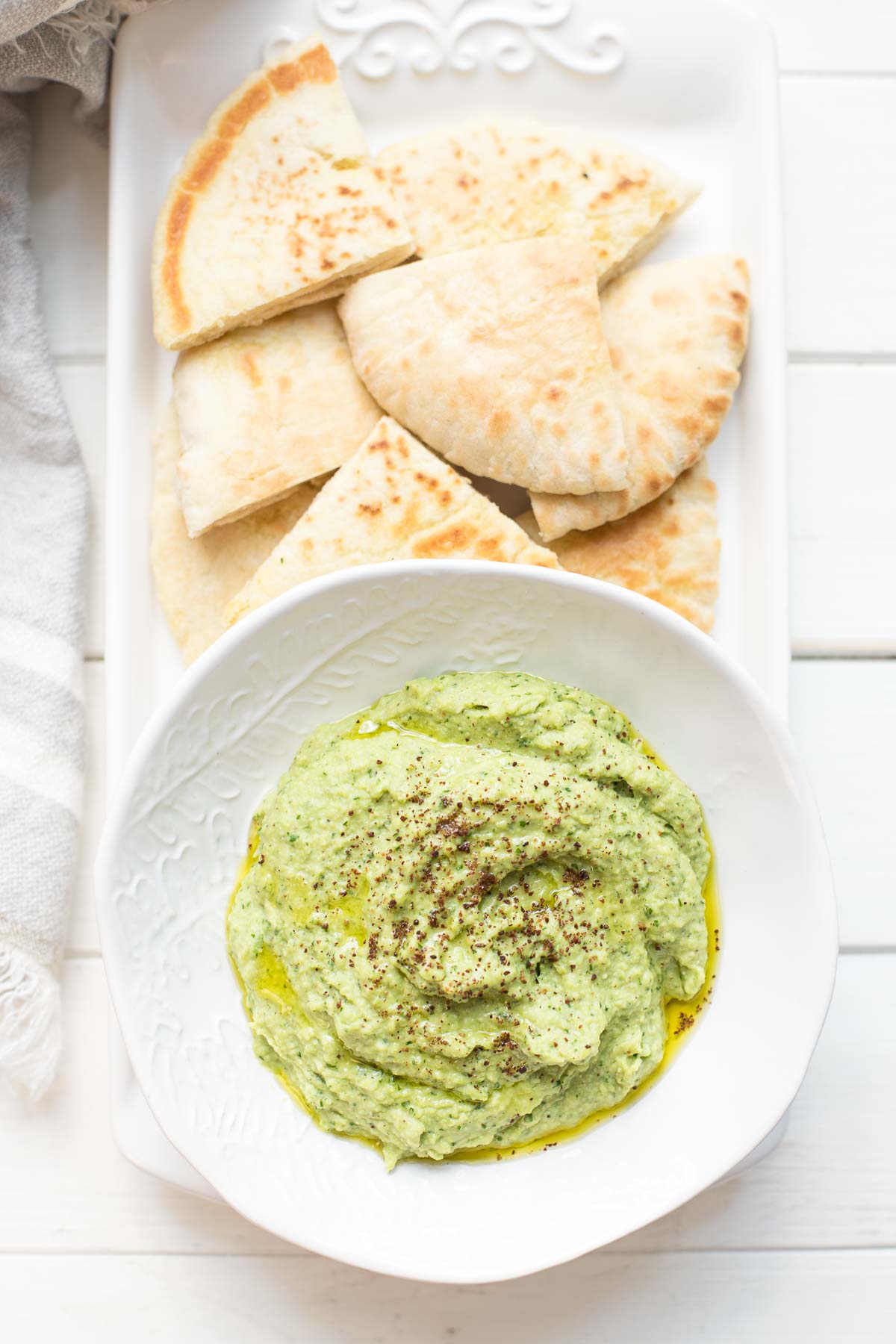 Grüner Hummus - Dicke Bohnen (Ackerbohnen) Dip Rezept mit Pita-Brot