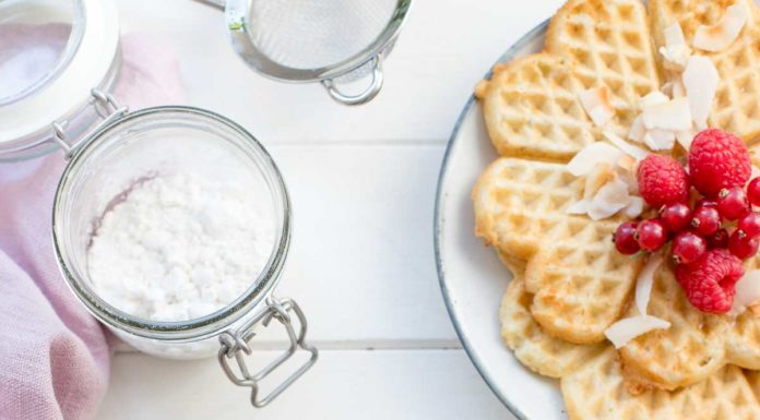 Kokoswaffeln mit Kokosmilch Rezept mit Beeren