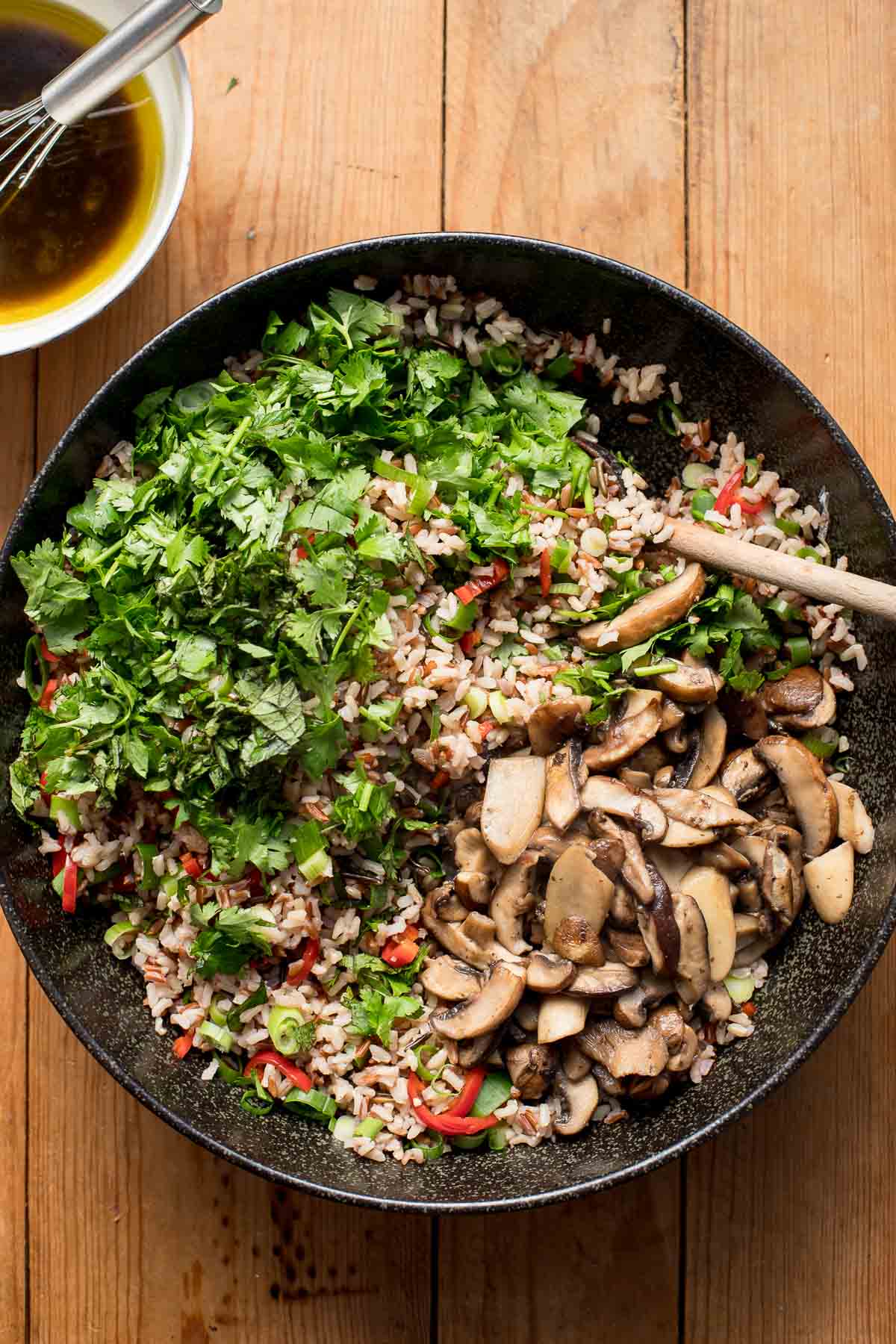 Bunter Reissalat mit Champignons und Kräuter Rezept