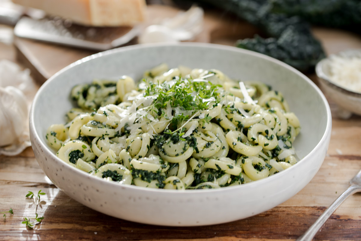 Pasta mit das beste Schwarzkohl Pesto Rezept 