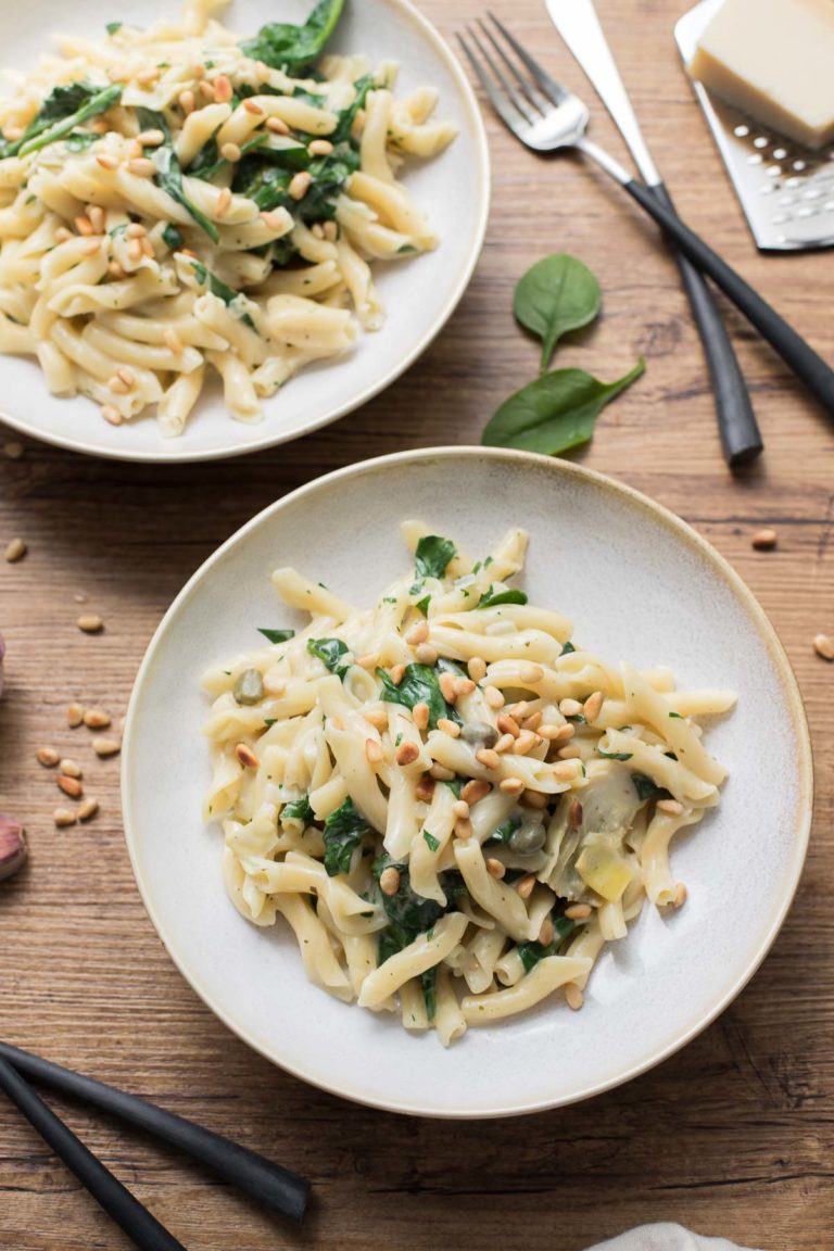 Cremige One Pot Pasta mit Artischocken und Zitrone