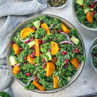 Grünkohl-Salat mit Süßkartoffeln und Tahini Dressing Rezept