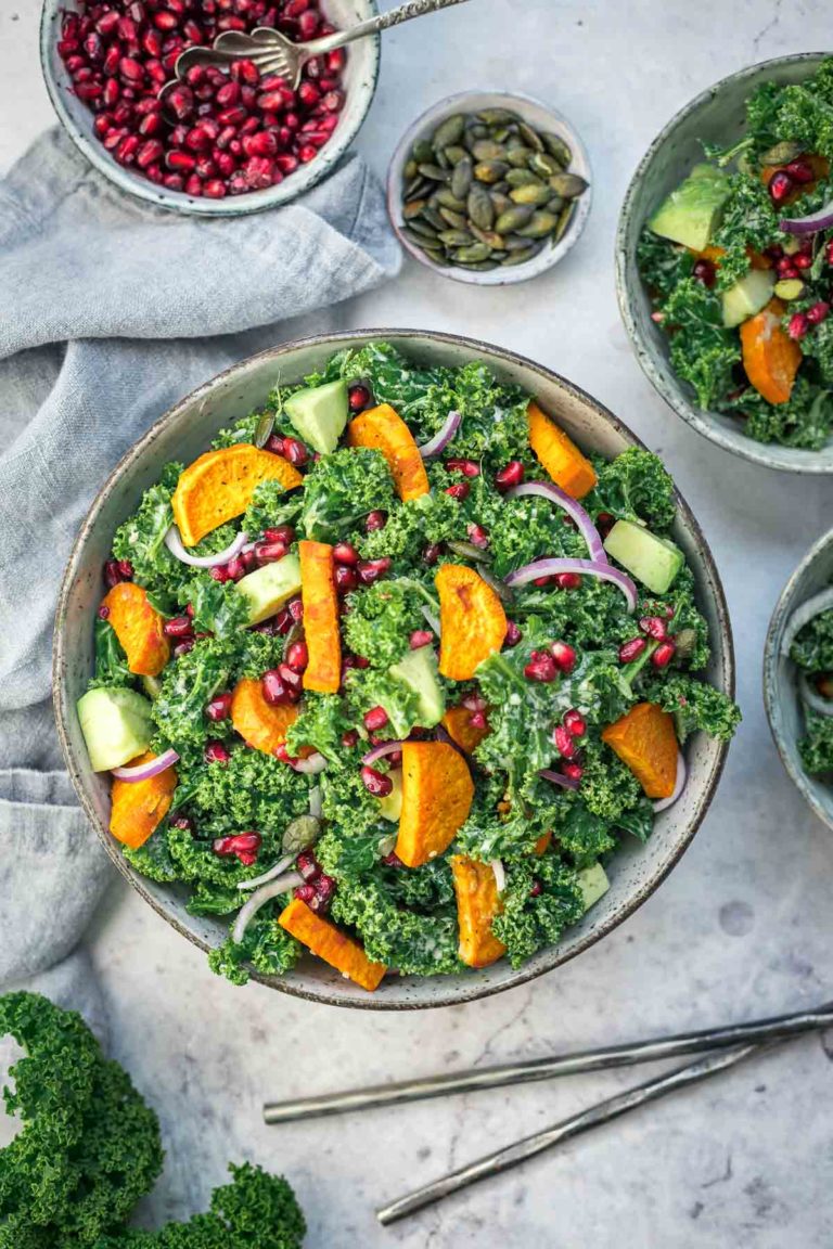 Grünkohl-Salat mit Süßkartoffeln und Tahini Dressing Rezept