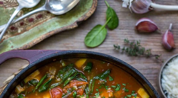 Minestrone Gemüsesuppe mit Reis und weißen Bohnen Rezept