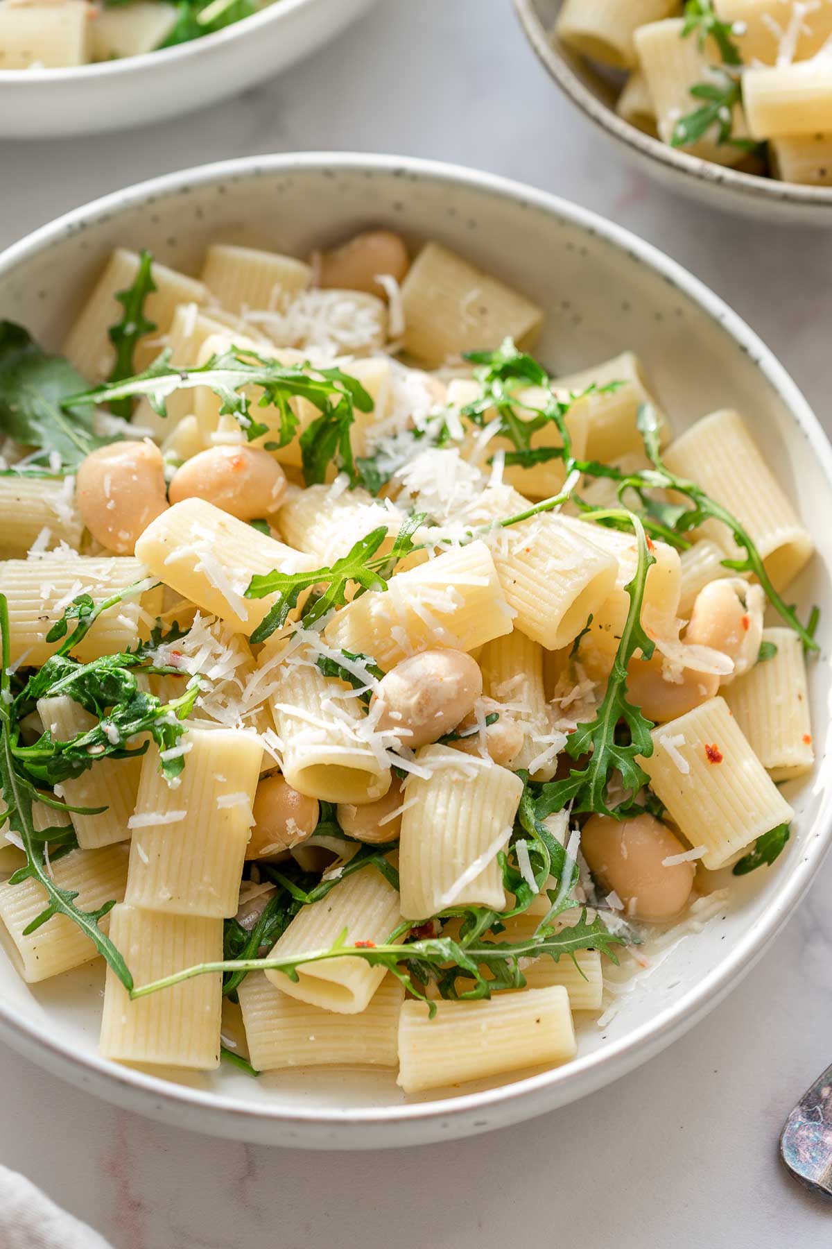 Pasta mit weißen Bohnen, Rucola und Zitrone | Rezept | Elle Republic