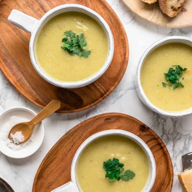 Einfache Kartoffelsuppe mit Pastinaken und Lauch, vegetarische Rezept