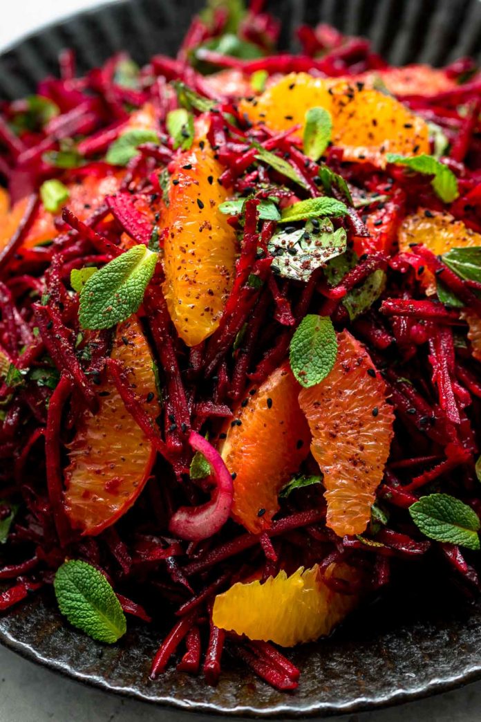 Rote Bete Orangen Salat mit frischen Kräutern | Rezept | Elle Republic