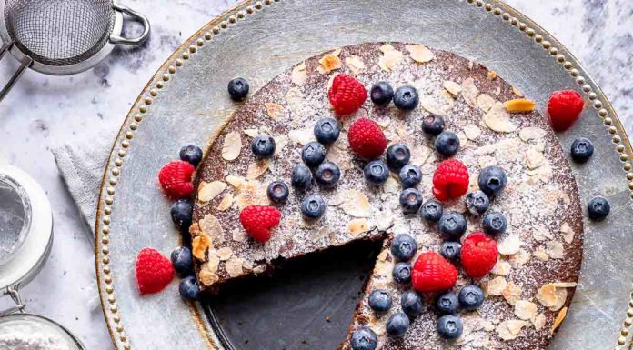 glutenfreies Schokoladenkuchen-Rezept mit Beeren