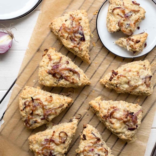 Scones mit Cheddar-Käse und rote Zwiebeln, Herzhaftes Rezept