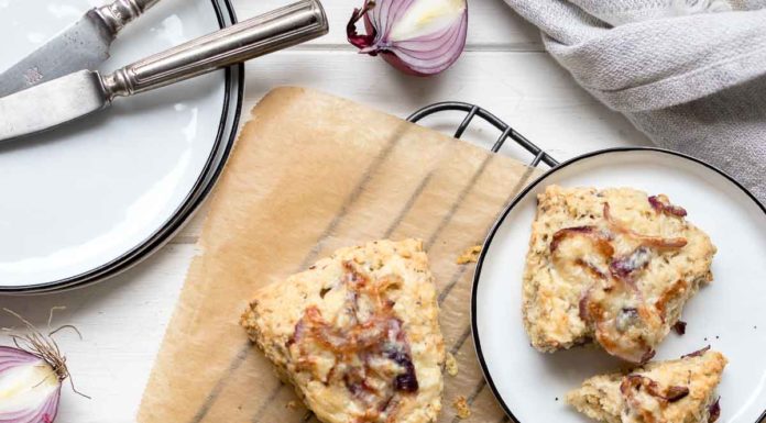 Scones mit Cheddar-Käse und rote Zwiebeln, Herzhaftes Rezept