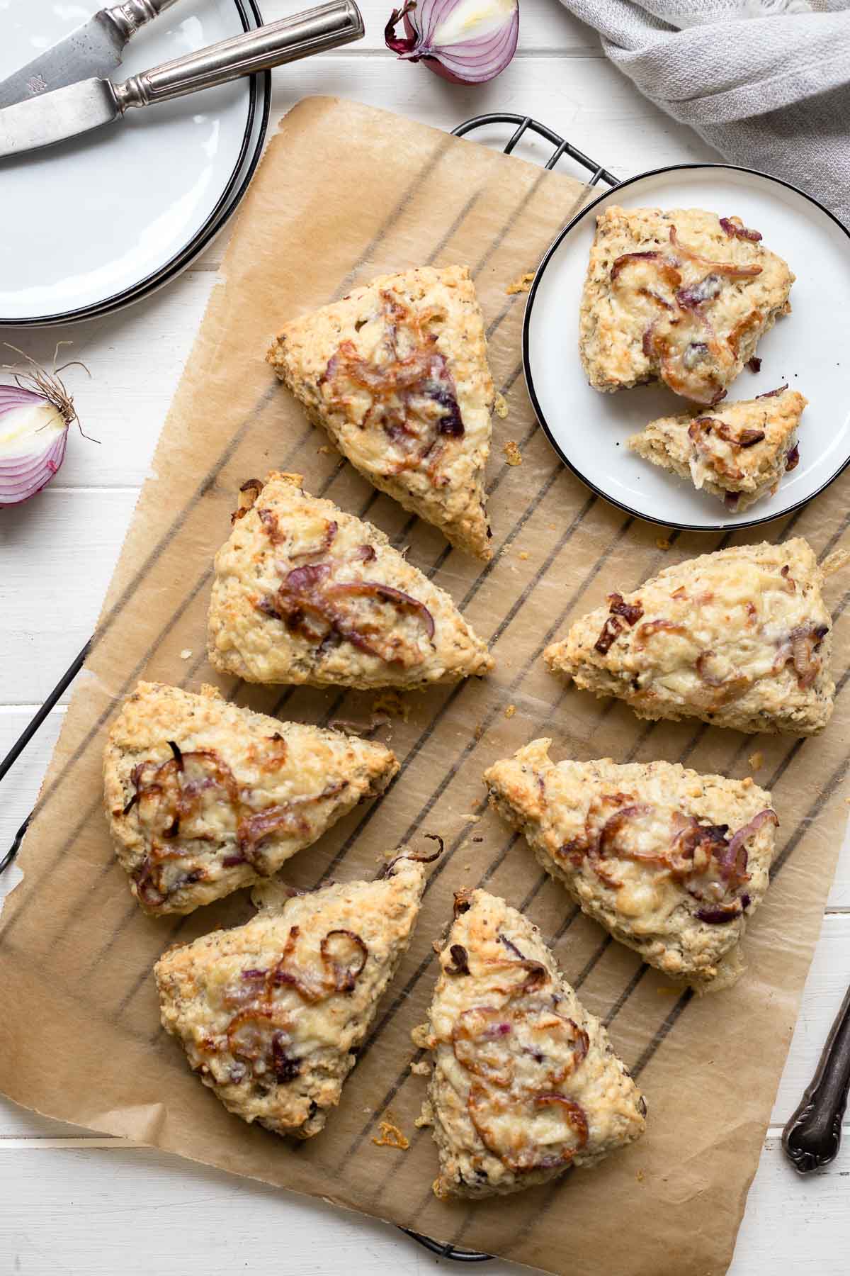 Scones mit Cheddar &amp; Zwiebeln | Herzhaftes Rezept | Elle Republic