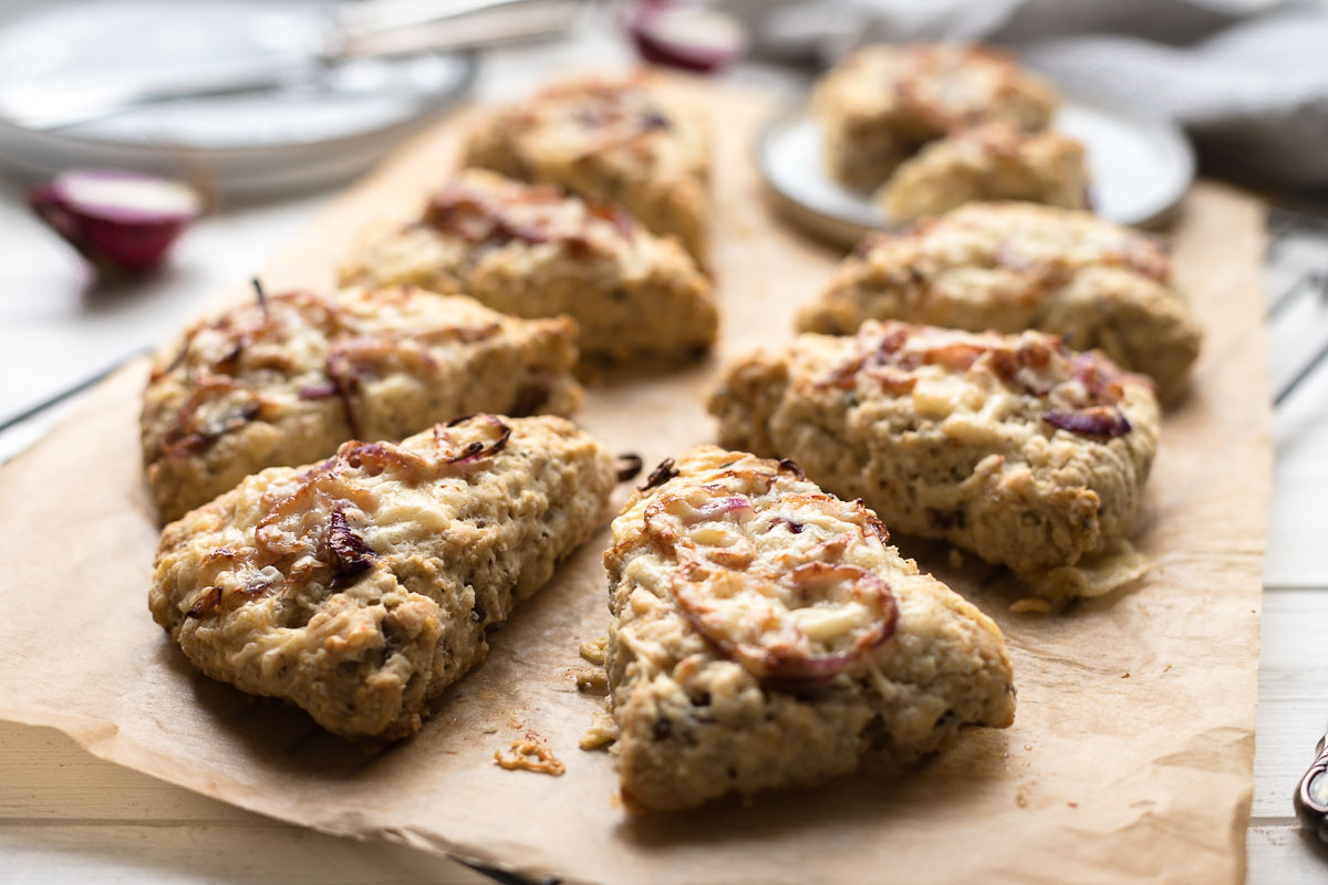 Scones mit Cheddar &amp; Zwiebeln | Herzhaftes Rezept | Elle Republic