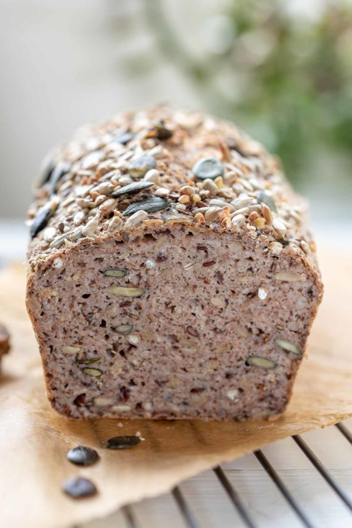 Einfaches Buchweizenbrot Rezept (glutenfrei & vegan)