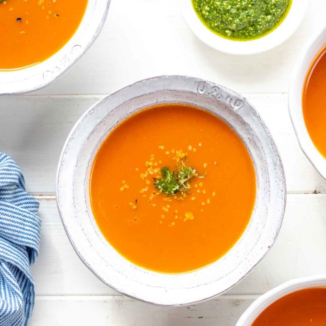 Die beste Tomatensuppe - leicht cremig, fruchtig und einfach zu machen