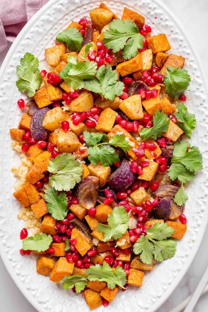 Gebackene Süßkartoffeln mit Birnen und Bulgur | Rezept | Elle Republic