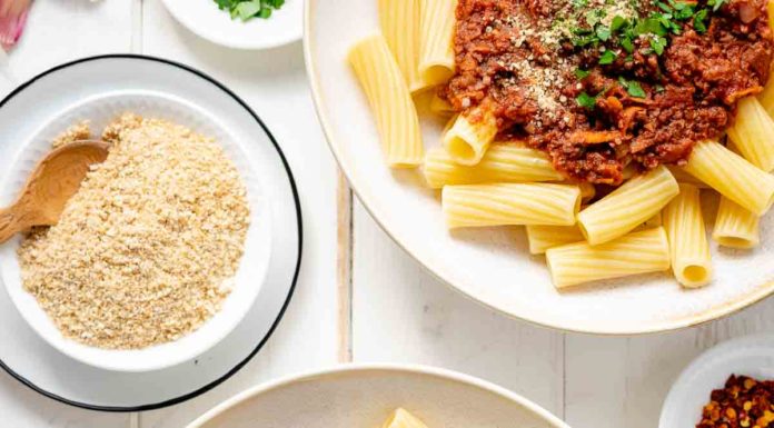 Vegane Bolognese Soße (mit Blumenkohl und Walnuss) mit Rigatoni