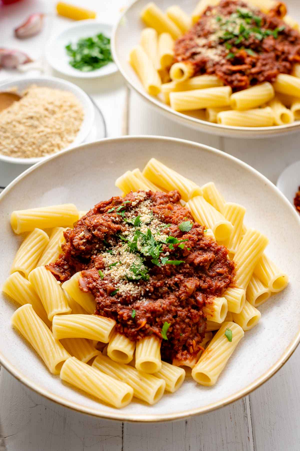 Vegane-Bolognese-Soße (mit Blumenkohl und Walnuss)