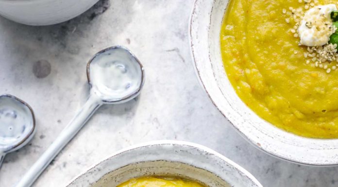 Erbsensuppe mit Schälerbsen, vegane und vegetarische Rezept - Aromatisch gewürzt mit Curry